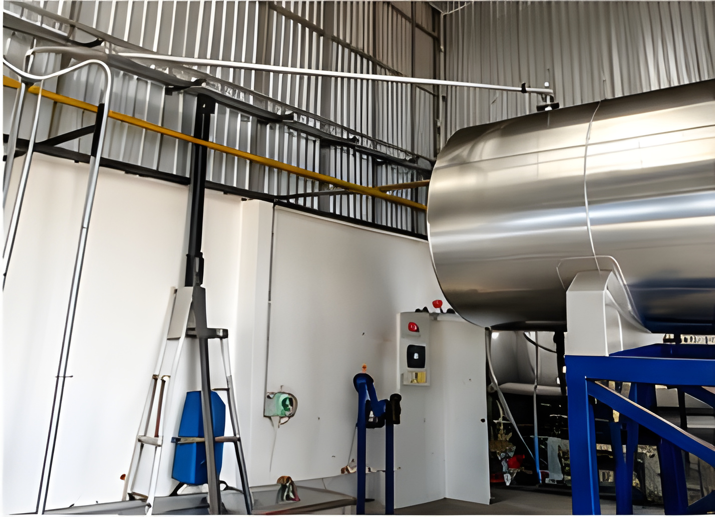 Horizontal thermal storage tank